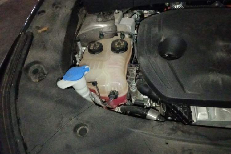 Used Geely Galaxy L7 2023 1.5T 115 km Starship Engine Bay Right