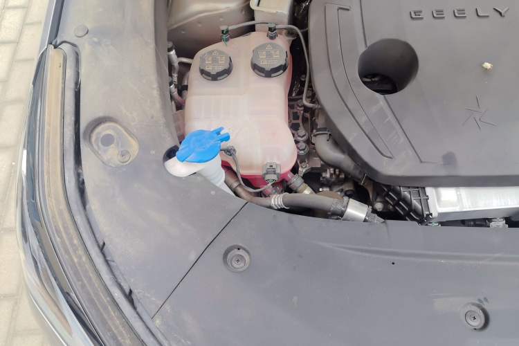 Used Geely Galaxy L7 2023 1.5T 115 km MAX Engine Bay Right