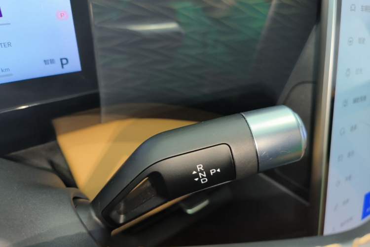 Used Geely Galaxy L7 2023 1.5T 115 km Starship Gear Lever