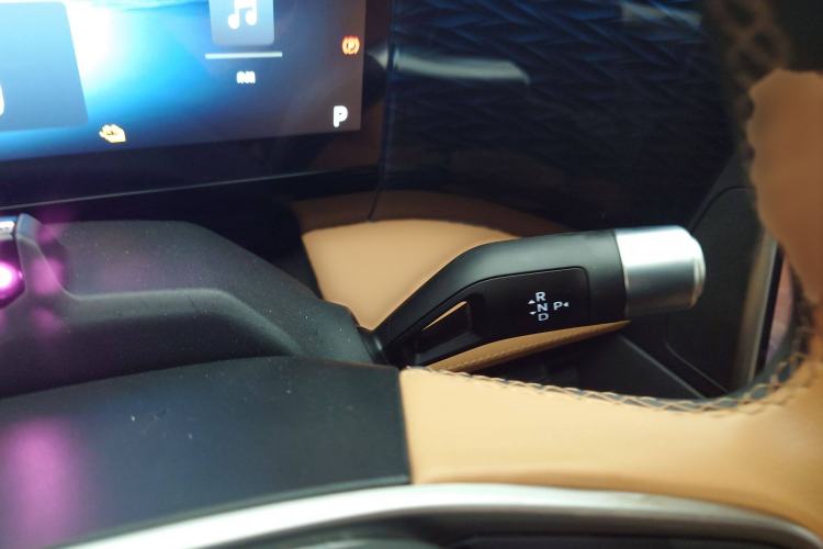 Used Geely Galaxy L7 2023 1.5T 115 km Starship Gear Lever