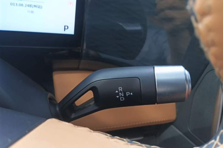 Used Geely Galaxy L7 2023 1.5T 115 km Starship Gear Lever