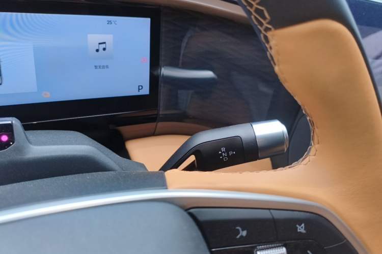 Used Geely Galaxy L7 2023 1.5T 115 km Starship Gear Lever