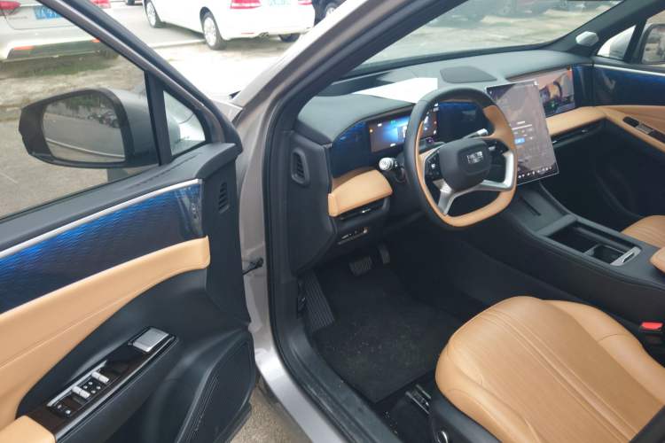 Used Geely Galaxy L7 2023 1.5T 115 km Starship Interior 2