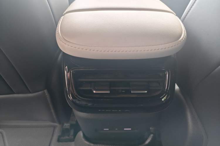 Used Geely Galaxy L7 2023 1.5T 115 km MAX Interior 5