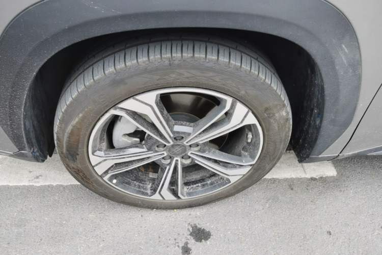 Used Geely Galaxy L7 2023 1.5T 115 km Starship Left Front Wheel Hub