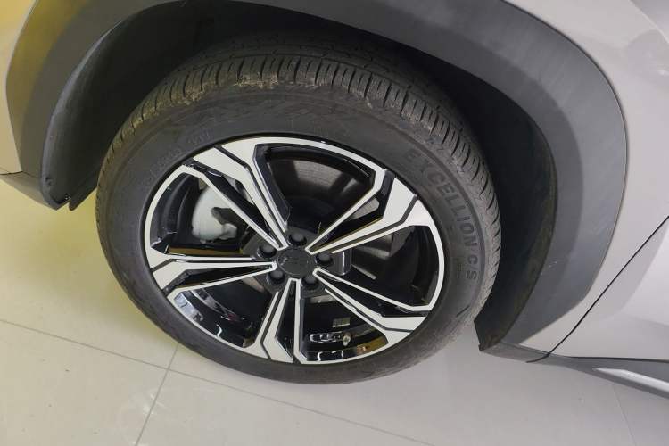 Used Geely Galaxy L7 2023 1.5T 115 km Starship Left Front Wheel Hub