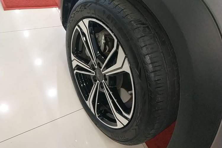 Used Geely Galaxy L7 2023 1.5T 115 km Starship Left Front Wheel Hub