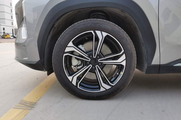 Used Geely Galaxy L7 2023 1.5T 115 km Starship Left Front Wheel Hub