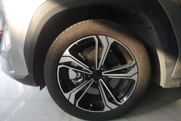 Used Geely Galaxy L7 2023 1.5T 115 km MAX Left Front Wheel Hub