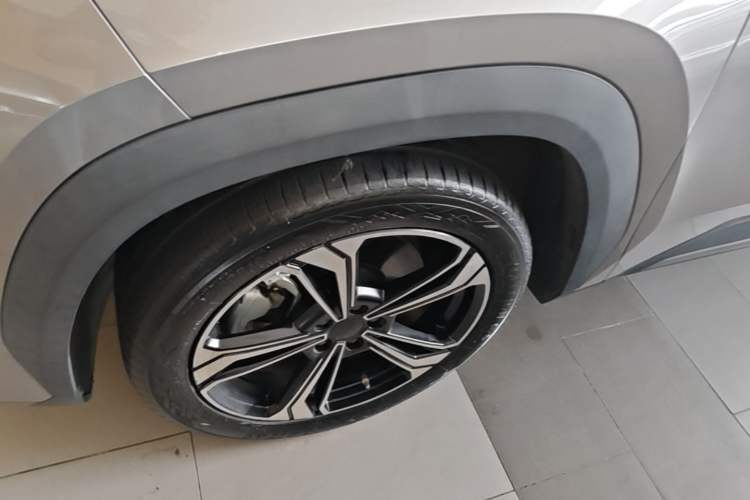 Used Geely Galaxy L7 2023 1.5T 115 km Starship Left Front Wheel Hub
