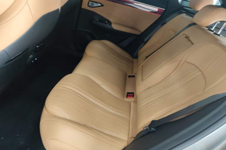 Used Geely Galaxy L7 2023 1.5T 115 km Starship Left Rear Seat