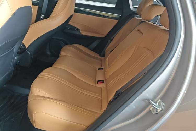Used Geely Galaxy L7 2023 1.5T 115 km Starship Left Rear Seat
