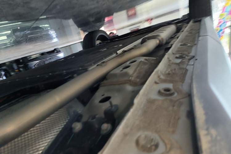 Used Geely Galaxy L7 2023 1.5T 115 km Starship Left Side Sill