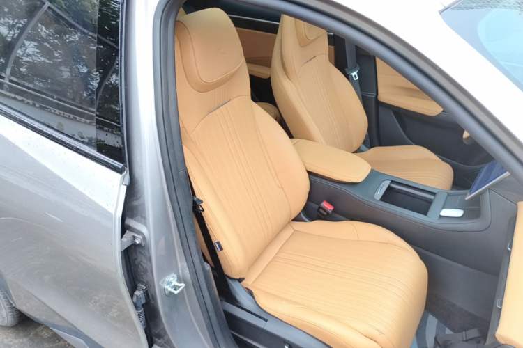 Used Geely Galaxy L7 2023 1.5T 115 km Starship Right Front Seat