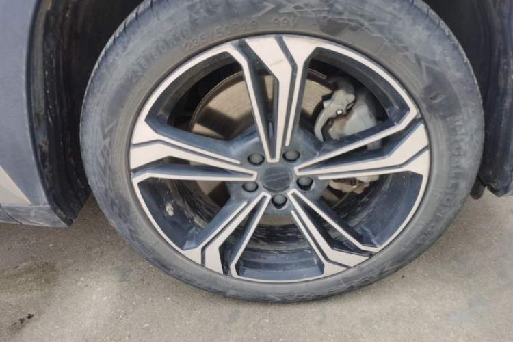 Used Geely Galaxy L7 2023 1.5T 115 km MAX Right Front Wheel Hub
