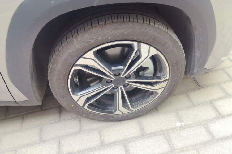 Used Geely Galaxy L7 2023 1.5T 115 km MAX Right Front Wheel Hub
