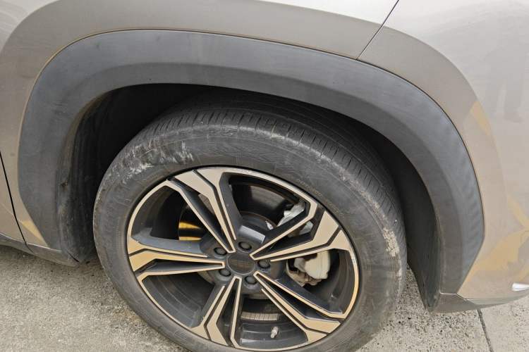 Used Geely Galaxy L7 2023 1.5T 115 km Starship Right Front Wheel Hub