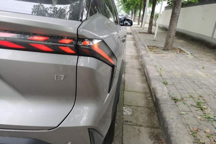 Used Geely Galaxy L7 2023 1.5T 115 km Starship Right Rear Taillight