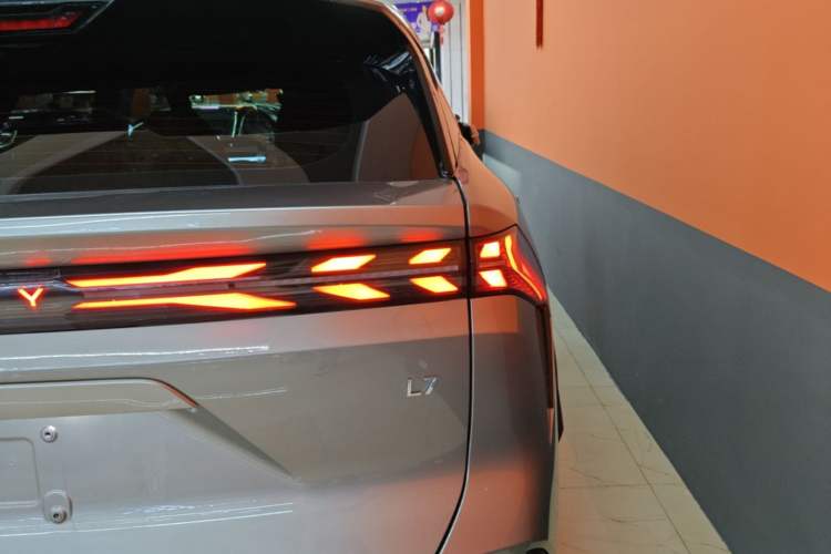 Used Geely Galaxy L7 2023 1.5T 115 km Starship Right Rear Taillight