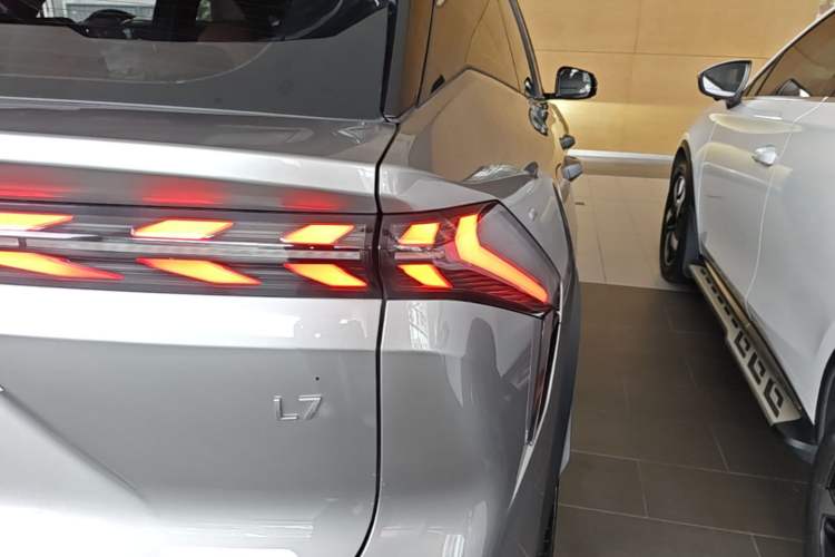 Used Geely Galaxy L7 2023 1.5T 115 km Starship Right Rear Taillight