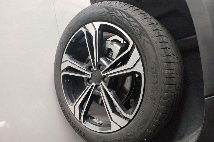 Used Geely Galaxy L7 2023 1.5T 115 km Starship Right Rear Wheel Hub