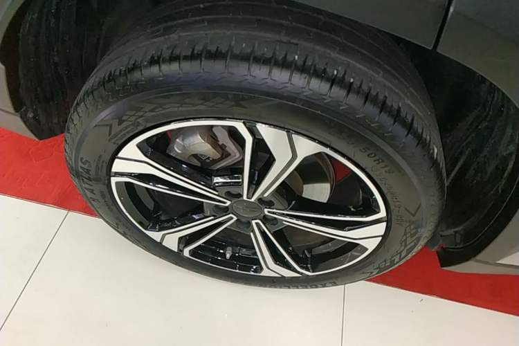 Used Geely Galaxy L7 2023 1.5T 115 km Starship Right Rear Wheel Hub