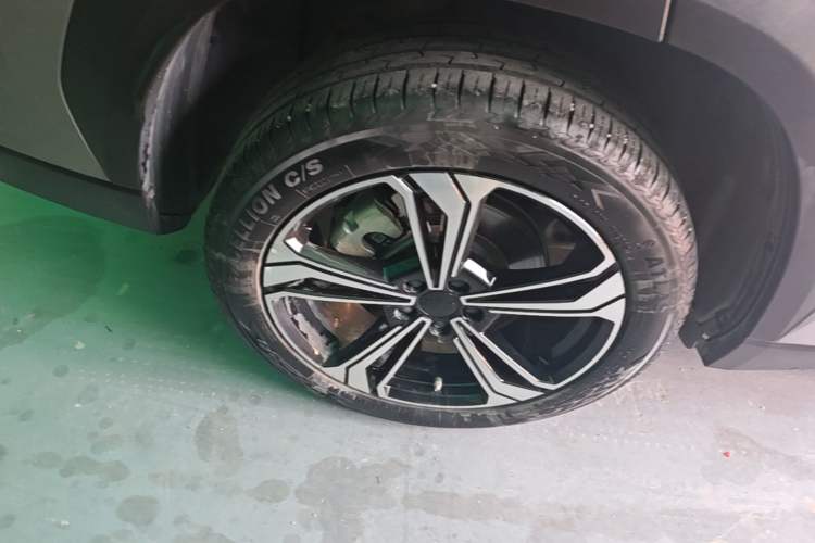 Used Geely Galaxy L7 2023 1.5T 115 km MAX Right Rear Wheel Hub