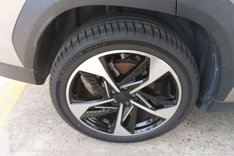 Used Geely Galaxy L7 2023 1.5T 115 km Starship Right Rear Wheel Hub