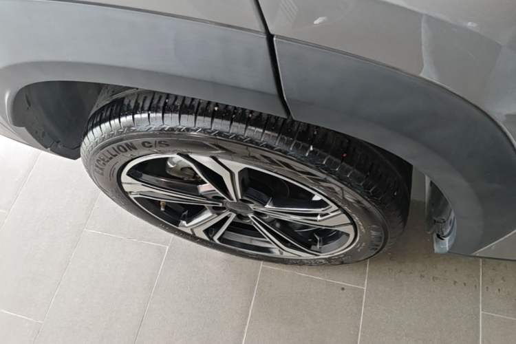 Used Geely Galaxy L7 2023 1.5T 115 km Starship Right Rear Wheel Hub