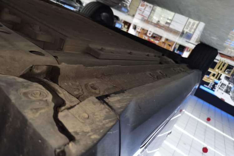 Used Geely Galaxy L7 2023 1.5T 115 km Starship Right Side Sill