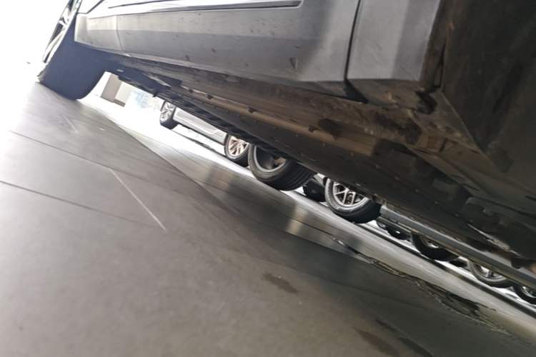 Used Geely Galaxy L7 2023 1.5T 115 km Starship Right Side Sill