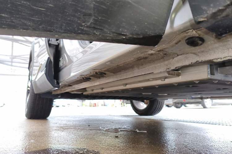 Used Geely Galaxy L7 2023 1.5T 115 km Starship Right Side Sill