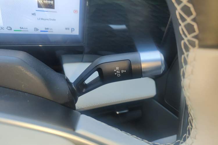 Used Geely Galaxy L7 2023 1.5T 115 km Starship Gear Lever