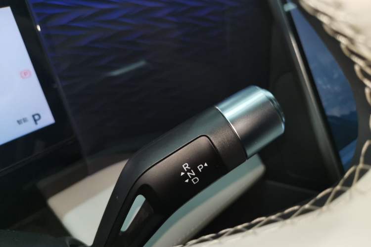 Used Geely Galaxy L7 2023 1.5T 115 km Starship Gear Lever