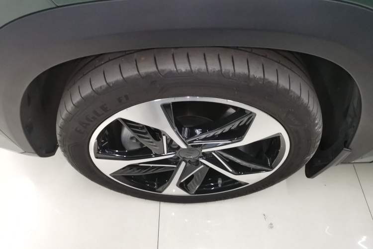 Used Geely Galaxy L7 2023 1.5T 115 km Starship Left Front Wheel Hub