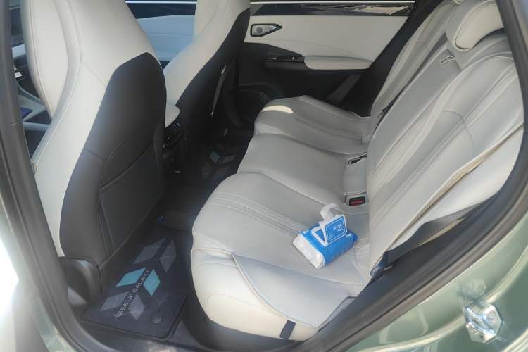 Used Geely Galaxy L7 2023 1.5T 115 km Starship Left Rear Seat