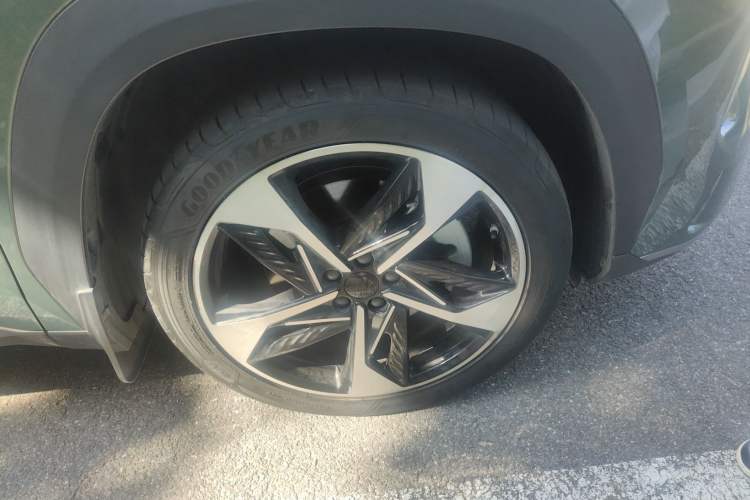 Used Geely Galaxy L7 2023 1.5T 115 km Starship Right Front Wheel Hub