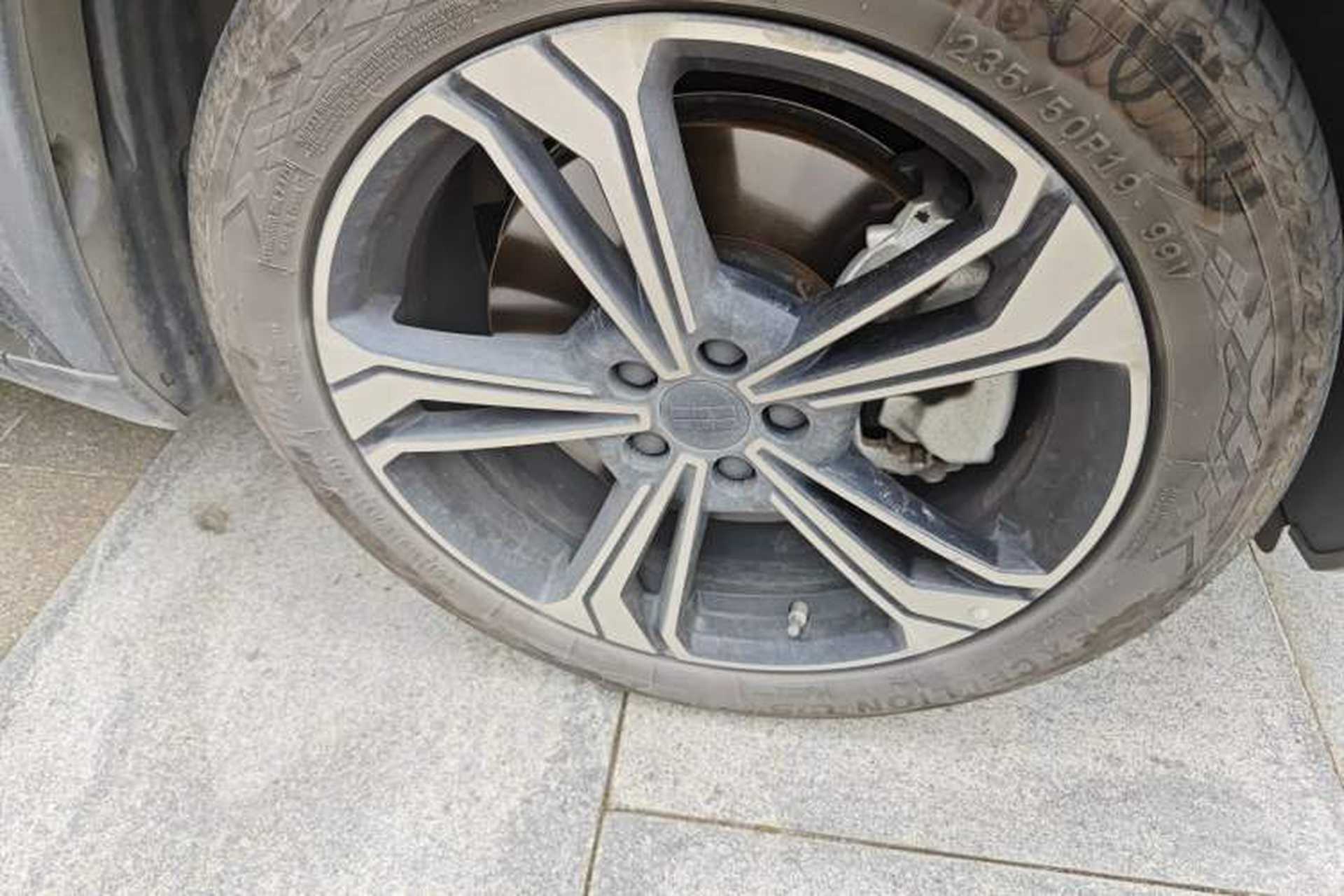 Used Geely Galaxy L7 2023 1.5T 115 km Starship Right Front Wheel Hub
