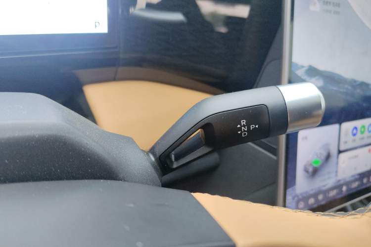 Used Geely Galaxy L7 2023 1.5T 115 km Starship Gear Lever