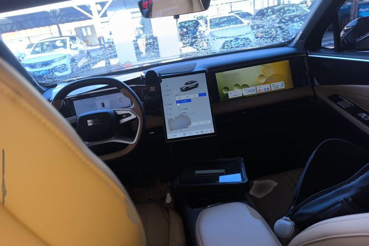 Used Geely Galaxy L7 2023 1.5T 115 km MAX Interior 2