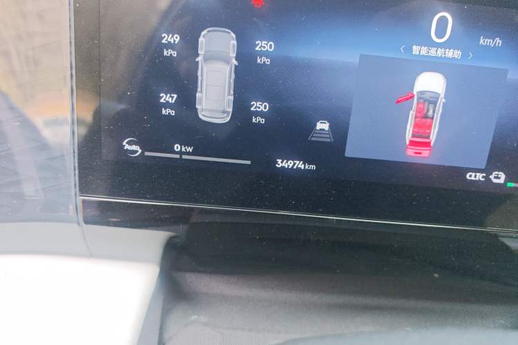 Used Geely Galaxy L7 2023 1.5T 115 km Starship Odometer Close Up
