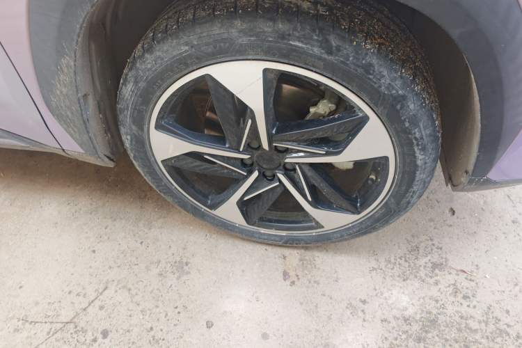 Used Geely Galaxy L7 2023 1.5T 115 km Starship Right Front Wheel Hub