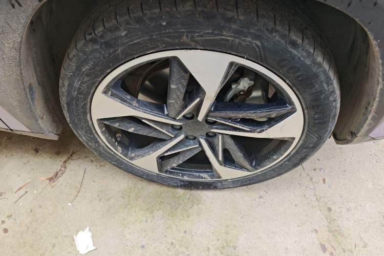 Used Geely Galaxy L7 2023 1.5T 115 km Starship Right Front Wheel Hub