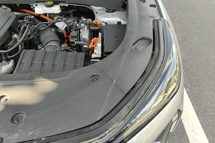 Used Geely Galaxy L7 2023 1.5T 115 km PLUS Engine Bay Left