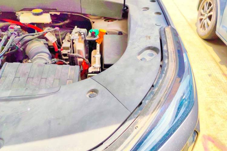 Used Geely Galaxy L7 2023 1.5T 115 km MAX Engine Bay Left