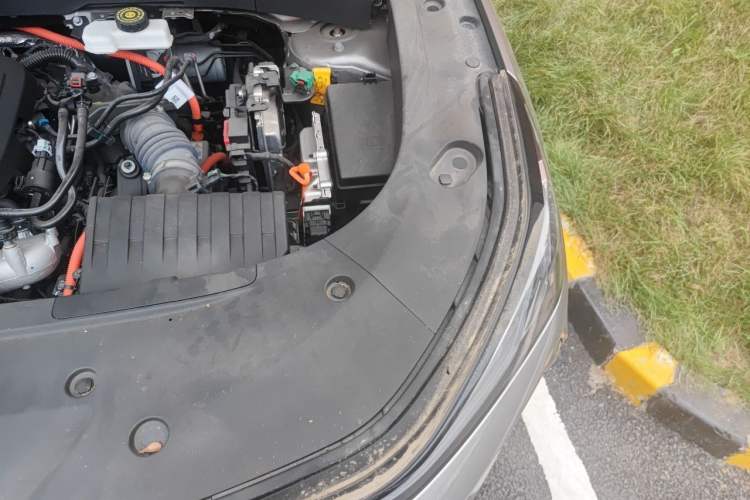 Used Geely Galaxy L7 2023 1.5T 115 km Starship Engine Bay Left