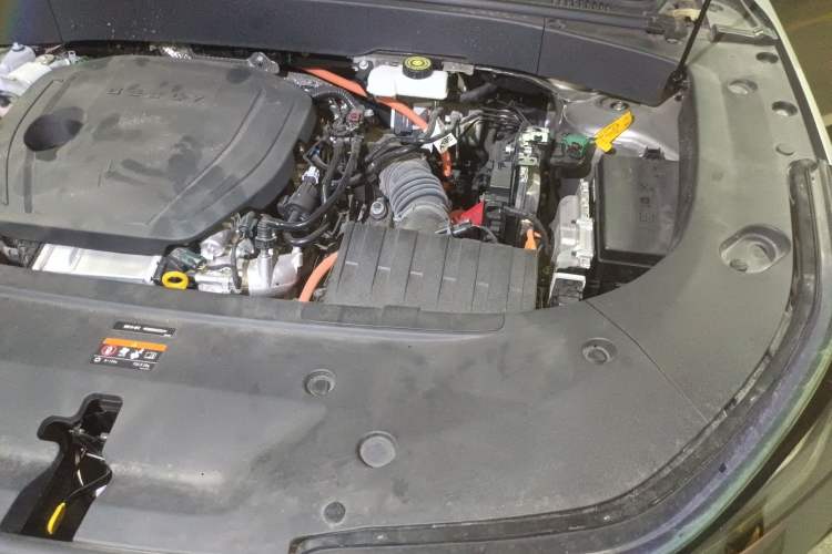Used Geely Galaxy L7 2023 1.5T 115 km Starship Engine Bay Left