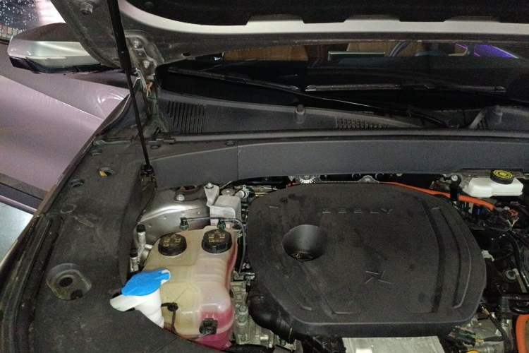 Used Geely Galaxy L7 2023 1.5T 115 km Starship Engine Bay Right