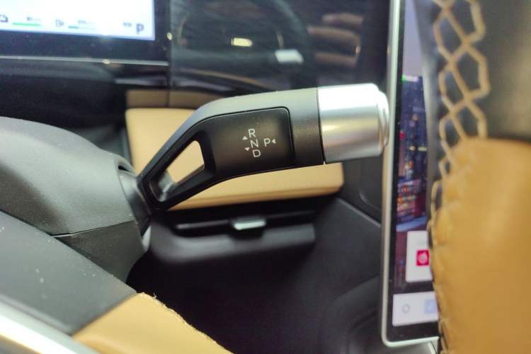 Used Geely Galaxy L7 2023 1.5T 115 km MAX Gear Lever