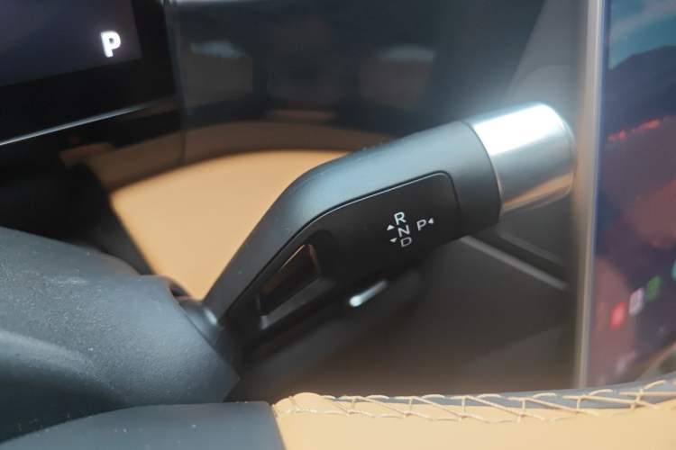 Used Geely Galaxy L7 2023 1.5T 115 km Starship Gear Lever